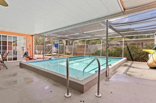 6534 18th Way, Saint Petersburg FL  33702-7146 exterior
