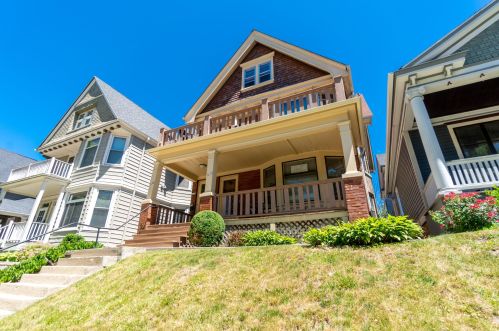 1628 Astor St, Milwaukee, WI 53202-2108