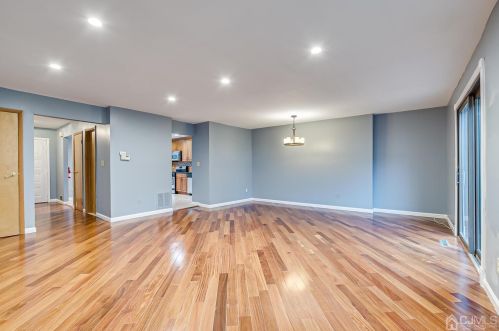 41 Highview Dr, Woodbridge NJ  07095-3904 exterior