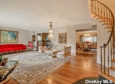 111 Executive Dr, New Hyde Park, NY 11040-1015