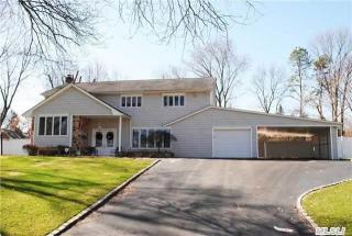 37 Wintergreen Dr, Huntington Station, NY 11747-1812