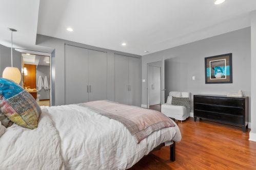 4101 Lk Dr, Milwaukee WI 53211-1720 exterior