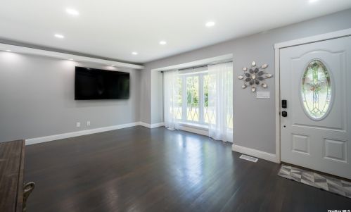 132 Ketay Dr, Elwood, NY 11731-5014