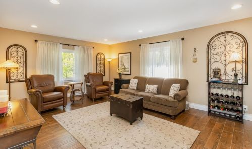 560 Woodlawn Dr, Valpo IN  46385-3347 exterior