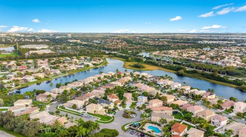 3163 176 Ter, Hollywood FL 33029-5608 exterior