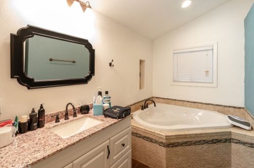 15226 Calle Los Hidalgos, Santa Clarita CA  91390-1035 exterior