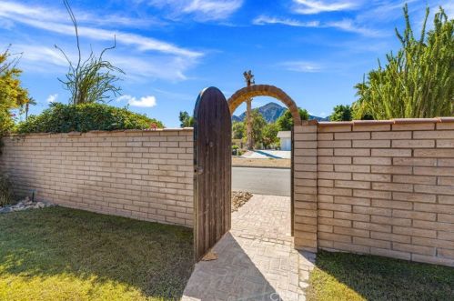 78720 Avenida La Fonda, La Quinta CA  92253-2805 exterior
