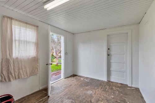 2031 103rd Ave, Oakland CA  94603-3325 exterior