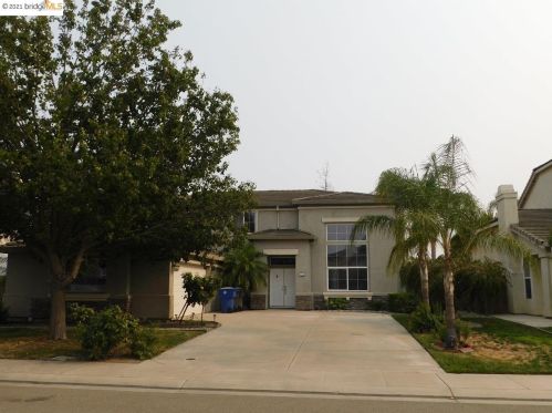 2468 Basilicae Way, Manteca CA  95337-8319 exterior