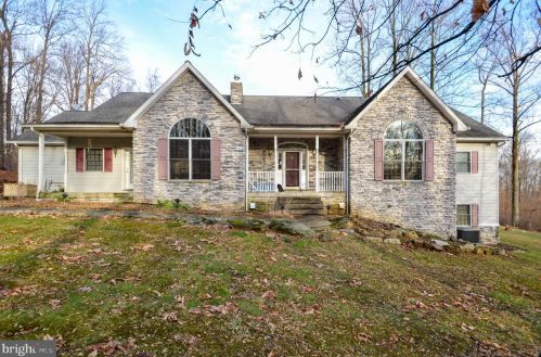 15 Fox Hollow Dr, Macungie, PA 18062-2070