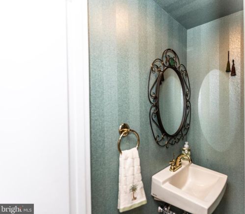 1151 Harbour Dr, Palmyra NJ 08065-2216 exterior