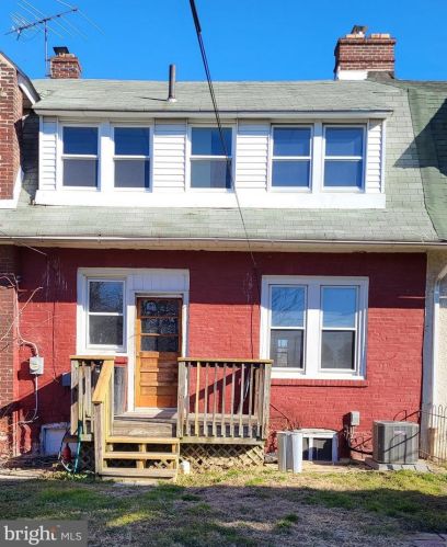 3 Plaza St, Boothwyn PA  19061-4625 exterior