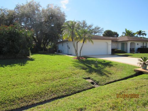1150 Maxwell Ln, Fort Pierce, FL 34952-4804