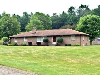 11780 Center Dr, Morges, OH 44643-8415