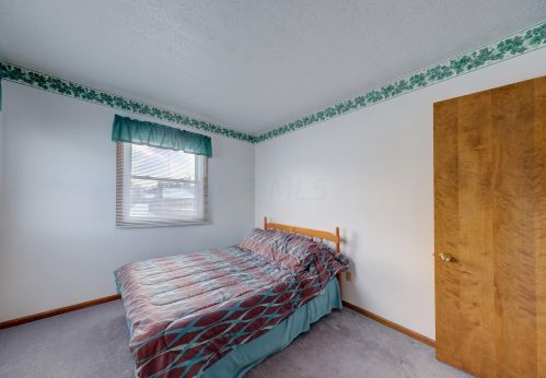 1035 Amboise Dr, Marion OH 43302-6614 exterior