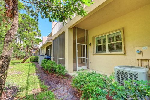 8113 Carnoustie Pl, Fort Pierce FL 34986-3316 exterior