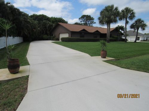 2692 Emmett Rd, Fort Pierce, FL 34952-5213