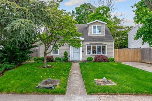 2440 Hull Ave, North Bellmore, NY 11710-2716