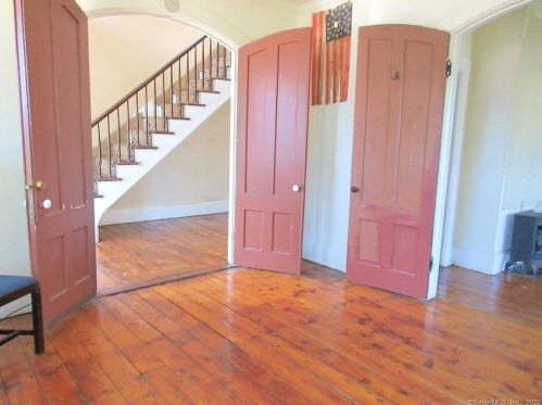 13 Manwaring St, United States Coast Guard Ac CT  06320-5619 exterior