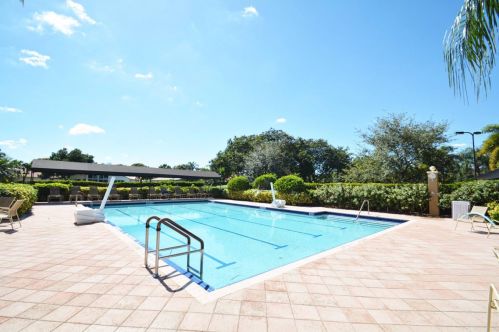 11652 Castellon Ct, Boynton Beach FL  33437-4085 exterior