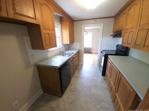 49 Norman St, Manchester CT  06040-6113 exterior