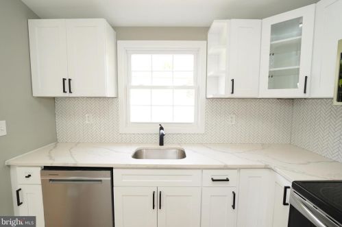 150 Independence Dr, Yardley PA 19067-4910 exterior