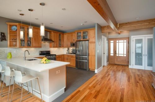 13 Seabreeze Pl, Norwalk CT  06854-4711 exterior