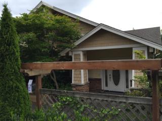 6218 154th Ave, Redmond WA  98052-4724 exterior