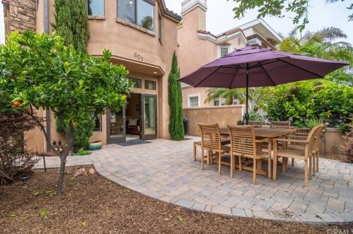 601 10th St, Huntington Beach, CA 92648-4003
