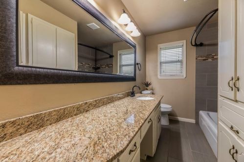 6809 Valhalla Rd, Fort Worth TX  76116-9113 exterior