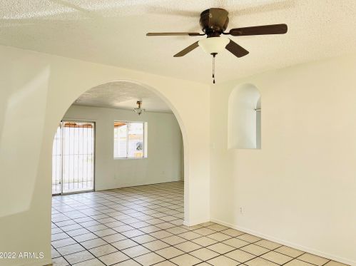 7512 Cora Ln, Phoenix, AZ 85033-4938