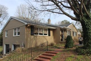 1105 Manor Rd, Columbia, TN 38401-5139