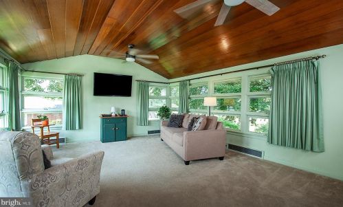 252 Redwood St, Hummelstown PA  17036-2619 exterior