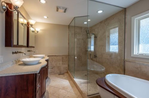 1545 Cedar Ln, Milwaukee WI  53217-1102 exterior