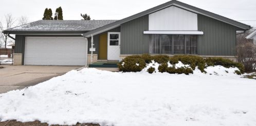 8712 Helena St, Milwaukee, WI 53224-4724