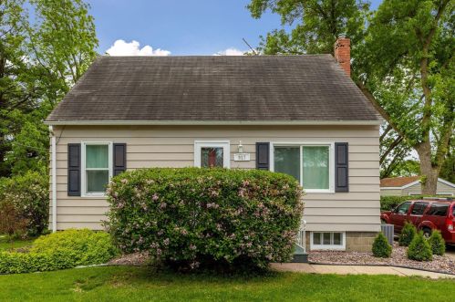 917 2nd St, Faribault, MN 55021-5715