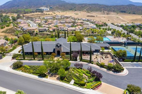 45035 Rutherford St, Temecula CA  92592-5529 exterior