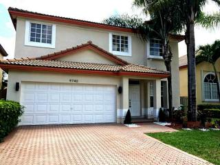 9740 29th St, Miami, FL 33165-3022