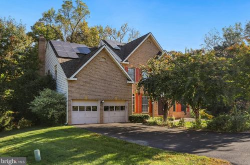 526 Beauregard Dr, Leesburg VA 20175-8924 exterior