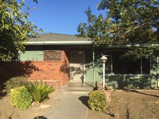 2328 2nd St, Fresno, CA 93703-2307