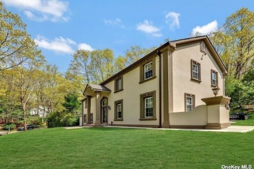 2 Pembury Ct, Huntington Station, NY 11747-3303
