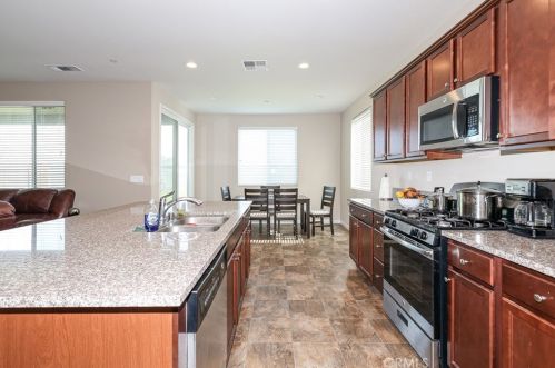 1381 Tevin Way, Madera CA  93637-6508 exterior