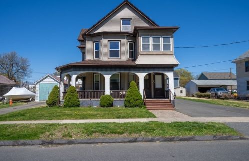 23 Ducharme Ave, Chicopee MA  01013-2111 exterior