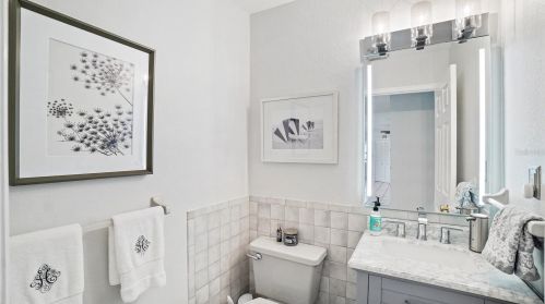5904 Bayview Cir, Saint Petersburg FL  33707-3930 exterior