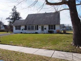 11 Queens Bridge Rd, Levittown, PA 19057-2004