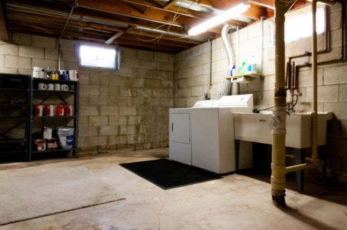 2470 77 St, Milwaukee WI 53219-2458 exterior