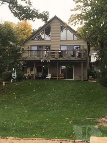 208 Horseshoe Dr, Ewart, IA 50171-8412