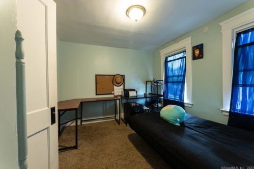 579 Cooke St, Waterbury CT  06710-1424 exterior