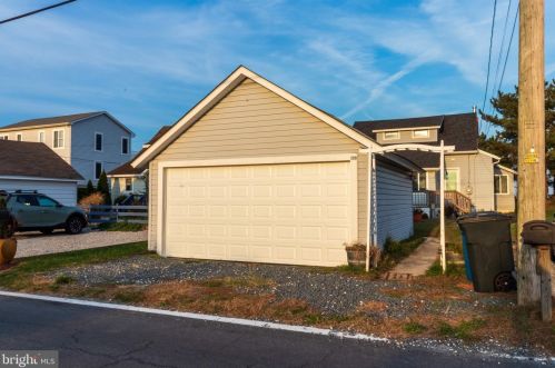 399 Bay Ave, Slaughter Beach DE  19963-4910 exterior