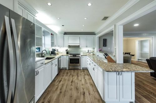 3230 Camelot Dr, Dallas, TX 75229-5903
